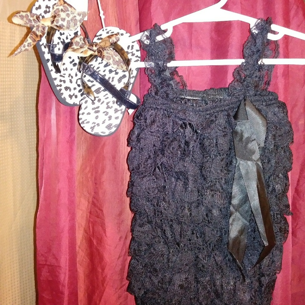 Lace romper with bow/flip-flop